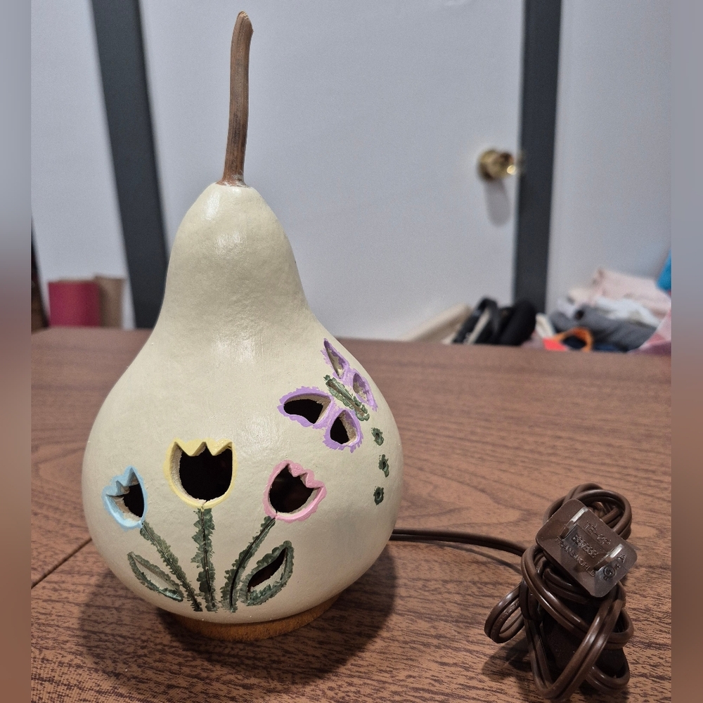 Amazing! Gourd Hand Crafted Lamp, WORKS!
